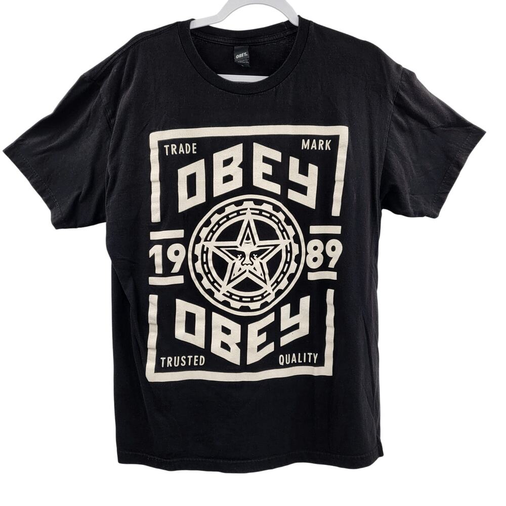 OBEY Black & White Graphic T-Shirt 1989 Trademark Trusted Quality Men's Size L